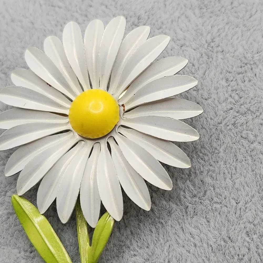 Vintage White Enamel Daisy Flower Brooch Pin Flower Power 1960s Mod Pop Art